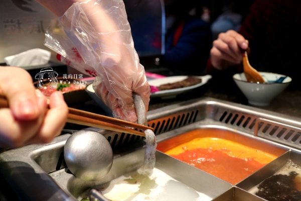 海底撈火鍋(台灣一號店)：├吃喝┤├捷運世貿101站┤├ATT 4 FUN┤海底撈火鍋-把客人寵上天的火鍋店