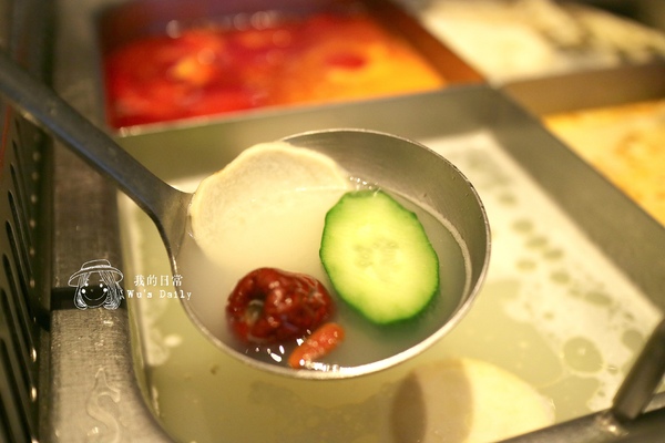 海底撈火鍋(台灣一號店)：├吃喝┤├捷運世貿101站┤├ATT 4 FUN┤海底撈火鍋-把客人寵上天的火鍋店