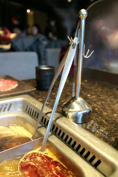 海底撈火鍋(台灣一號店)：├吃喝┤├捷運世貿101站┤├ATT 4 FUN┤海底撈火鍋-把客人寵上天的火鍋店