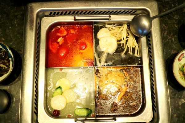 海底撈火鍋(台灣一號店)：├吃喝┤├捷運世貿101站┤├ATT 4 FUN┤海底撈火鍋-把客人寵上天的火鍋店