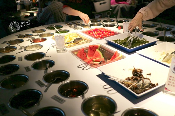 海底撈火鍋(台灣一號店)：├吃喝┤├捷運世貿101站┤├ATT 4 FUN┤海底撈火鍋-把客人寵上天的火鍋店