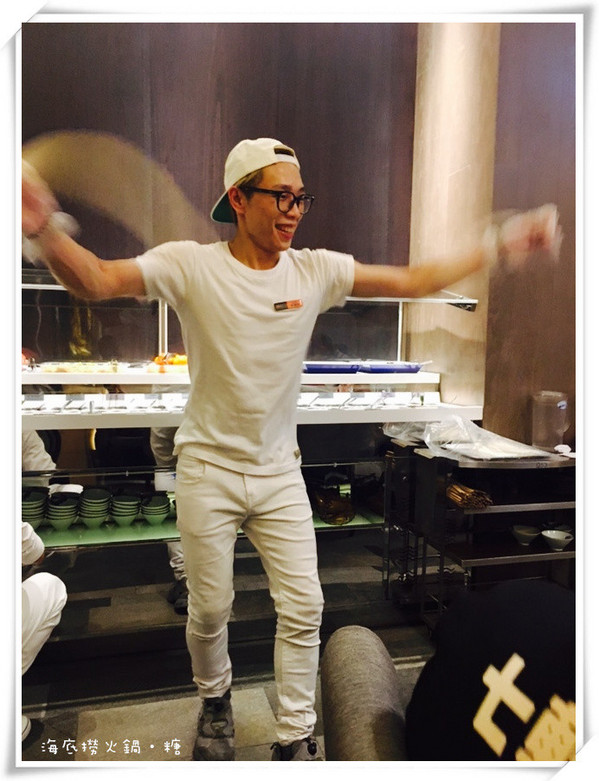 海底撈火鍋(台灣一號店)：【台北信義】海底撈火鍋
