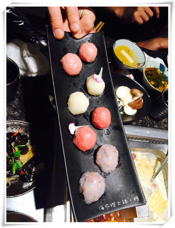 海底撈火鍋(台灣一號店)：【台北信義】海底撈火鍋