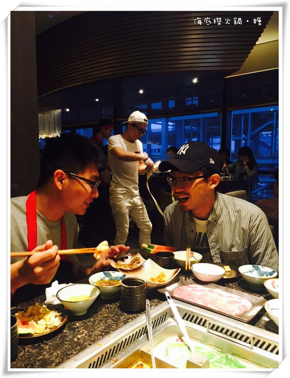 海底撈火鍋(台灣一號店)：【台北信義】海底撈火鍋