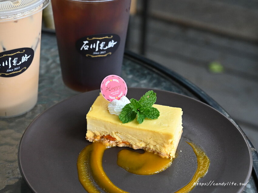 南投縣草屯鎮石川乳酪｜隱藏版南投景點，石川鹿生態觀光農場，免費乳酪試吃，還有可愛小羊、梅花鹿及小兔兔可以餵食