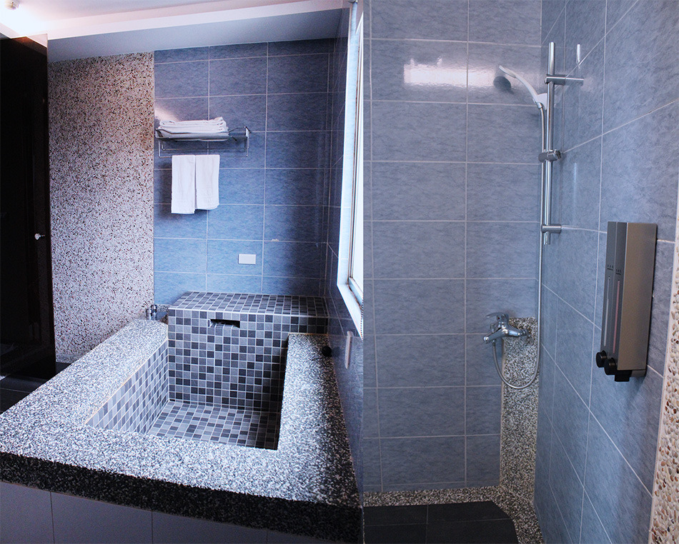 [住宿]●--【新竹】悅豪大飯店-新竹館/近火車站/靠城隍廟/有陽台的套房