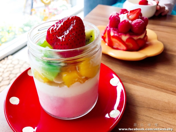 GUFO27 BRUNCH&CAFE: 【捷運美食】Gufo27庫塔廚房 貓頭鷹主題餐廳 早午餐/義式料理/甜點/咖啡 創意餐點份量十足 夢幻甜點色彩繽紛超吸睛!南京復興捷運站 GUFO27 BRUNCH&CAFE: 【捷運美食】Gufo27庫塔廚房 貓頭鷹主題餐廳 早午餐/義式料理/甜點/咖啡 創意餐點份量十足 夢幻甜點色彩繽紛超吸睛!南京復興捷運站