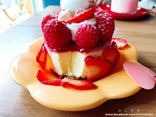 GUFO27 BRUNCH&CAFE: 【捷運美食】Gufo27庫塔廚房 貓頭鷹主題餐廳 早午餐/義式料理/甜點/咖啡 創意餐點份量十足 夢幻甜點色彩繽紛超吸睛!南京復興捷運站 GUFO27 BRUNCH&CAFE: 【捷運美食】Gufo27庫塔廚房 貓頭鷹主題餐廳 早午餐/義式料理/甜點/咖啡 創意餐點份量十足 夢幻甜點色彩繽紛超吸睛!南京復興捷運站