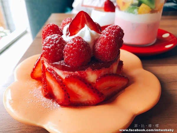 GUFO27 BRUNCH&CAFE: 【捷運美食】Gufo27庫塔廚房 貓頭鷹主題餐廳 早午餐/義式料理/甜點/咖啡 創意餐點份量十足 夢幻甜點色彩繽紛超吸睛!南京復興捷運站 GUFO27 BRUNCH&CAFE: 【捷運美食】Gufo27庫塔廚房 貓頭鷹主題餐廳 早午餐/義式料理/甜點/咖啡 創意餐點份量十足 夢幻甜點色彩繽紛超吸睛!南京復興捷運站