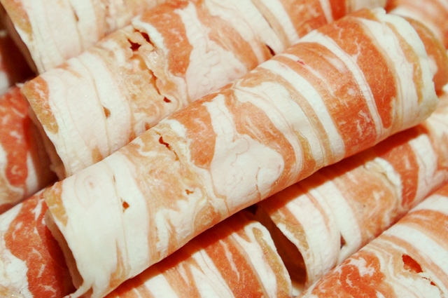 【台北中山區】八條麻辣鍋,讓你爽快吃超大肉片和麻的過癮的湯!