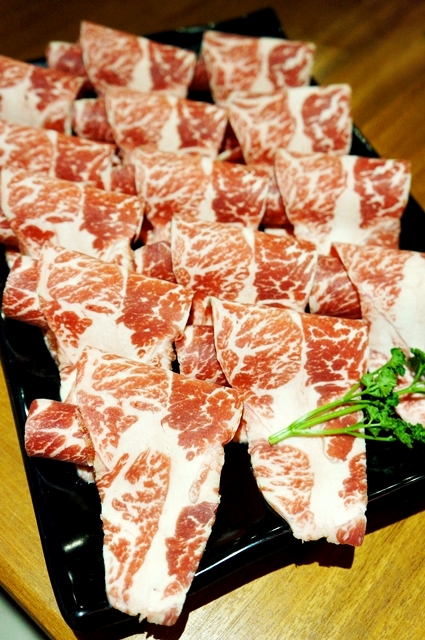 【台北中山區】八條麻辣鍋,讓你爽快吃超大肉片和麻的過癮的湯!