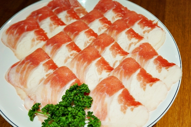 【台北中山區】八條麻辣鍋,讓你爽快吃超大肉片和麻的過癮的湯!