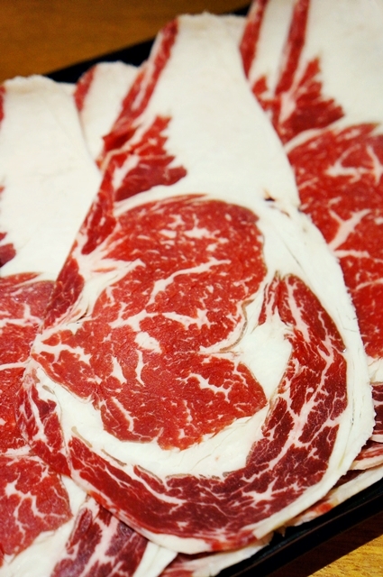 【台北中山區】八條麻辣鍋,讓你爽快吃超大肉片和麻的過癮的湯!