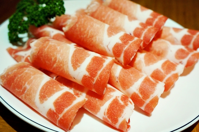 【台北中山區】八條麻辣鍋,讓你爽快吃超大肉片和麻的過癮的湯!