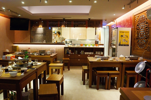 【台北中山區】八條麻辣鍋,讓你爽快吃超大肉片和麻的過癮的湯!