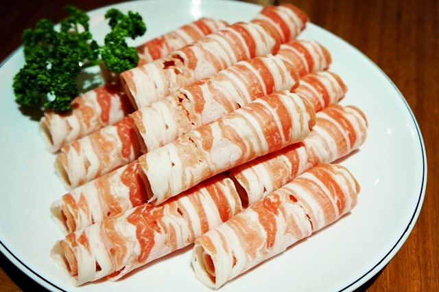 【台北中山區】八條麻辣鍋,讓你爽快吃超大肉片和麻的過癮的湯!