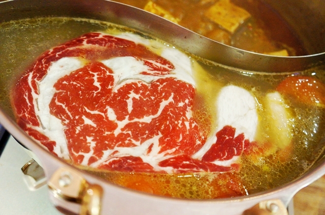 【台北中山區】八條麻辣鍋,讓你爽快吃超大肉片和麻的過癮的湯!