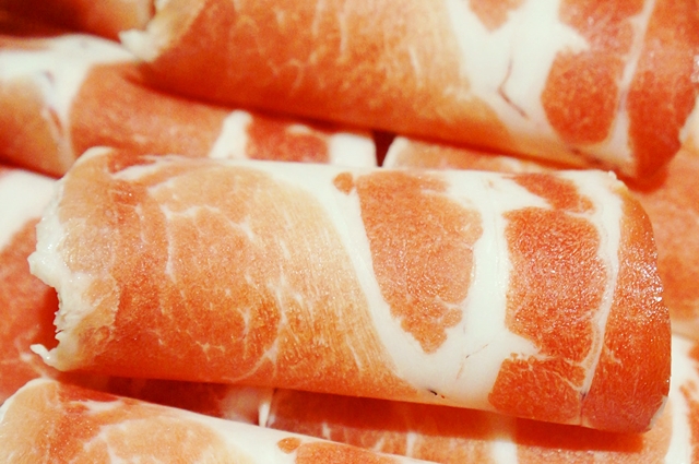 【台北中山區】八條麻辣鍋,讓你爽快吃超大肉片和麻的過癮的湯!