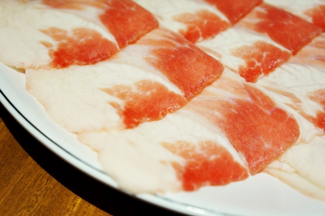 【台北中山區】八條麻辣鍋,讓你爽快吃超大肉片和麻的過癮的湯!