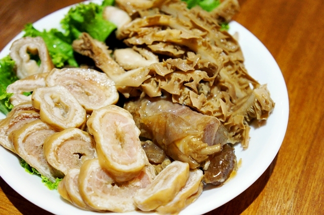 【台北中山區】八條麻辣鍋,讓你爽快吃超大肉片和麻的過癮的湯!