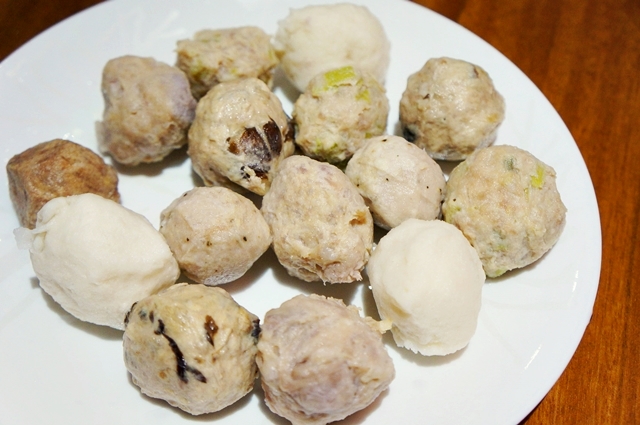 【台北中山區】八條麻辣鍋,讓你爽快吃超大肉片和麻的過癮的湯!