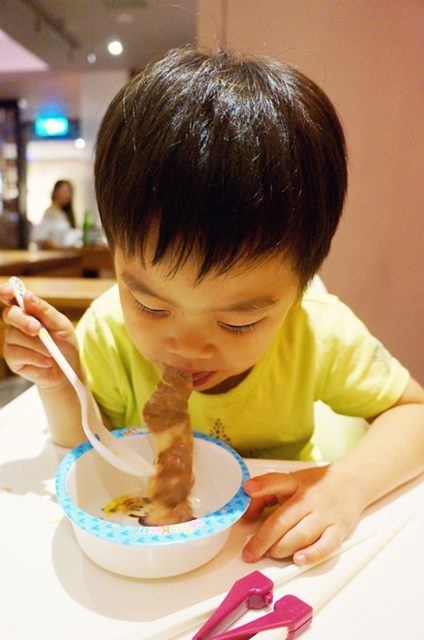 【台北中山區】八條麻辣鍋,讓你爽快吃超大肉片和麻的過癮的湯!