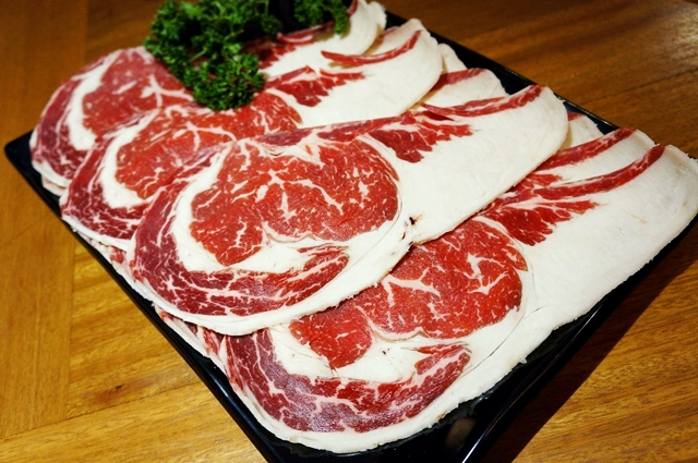 【台北中山區】八條麻辣鍋,讓你爽快吃超大肉片和麻的過癮的湯!