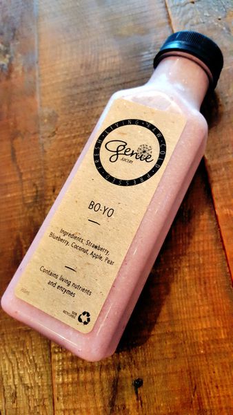 ▌內湖 • Genie Juicery ▌薇拉小公主也很懷疑 • 上班族坐在電腦前面超過8小時, 大家還有在呼吸嗎? 如果找不到適合的人做人工呼吸,趕快自救吧 ! 來一瓶加氧果汁...