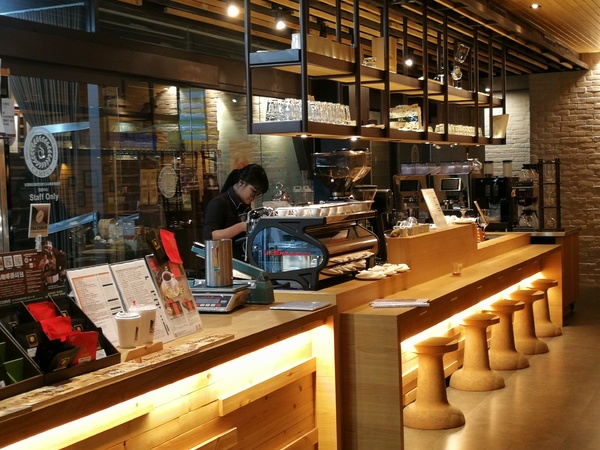 The CURVE Coffee Roasting Co.:台中黎明路 The CURVE Coffee Roasting Co. 秋紅谷附近專業自家烘焙咖啡館