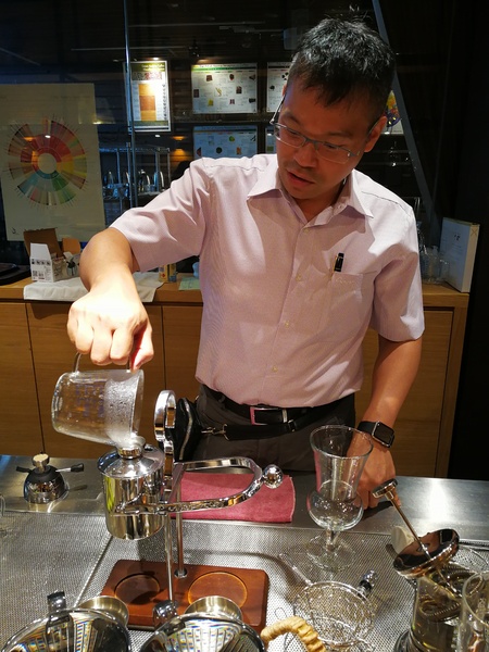 The CURVE Coffee Roasting Co.:台中黎明路 The CURVE Coffee Roasting Co. 秋紅谷附近專業自家烘焙咖啡館