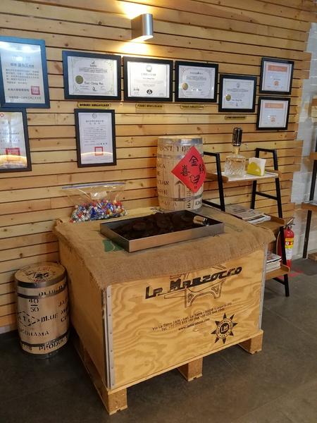 The CURVE Coffee Roasting Co.:台中黎明路 The CURVE Coffee Roasting Co. 秋紅谷附近專業自家烘焙咖啡館