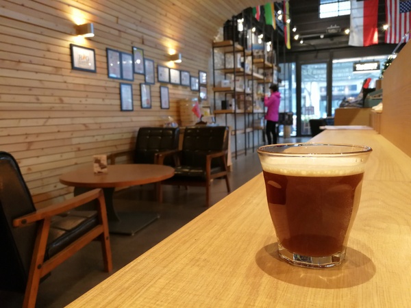 The CURVE Coffee Roasting Co.:台中黎明路 The CURVE Coffee Roasting Co. 秋紅谷附近專業自家烘焙咖啡館