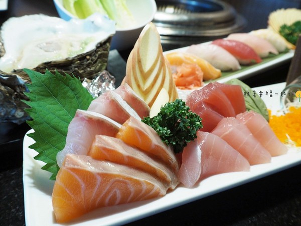 《八田頂級帝王蟹燒烤》千元有找就可以吃到頂級帝王蟹？還有專人桌邊服務？