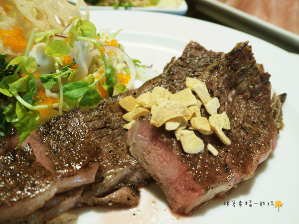 《八田頂級帝王蟹燒烤》千元有找就可以吃到頂級帝王蟹？還有專人桌邊服務？