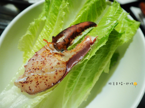 《八田頂級帝王蟹燒烤》千元有找就可以吃到頂級帝王蟹？還有專人桌邊服務？