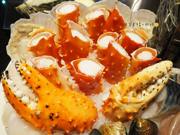 《八田頂級帝王蟹燒烤》千元有找就可以吃到頂級帝王蟹？還有專人桌邊服務？