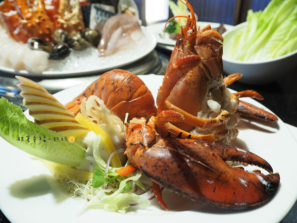 《八田頂級帝王蟹燒烤》千元有找就可以吃到頂級帝王蟹？還有專人桌邊服務？