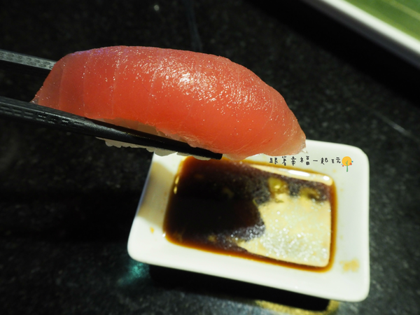 《八田頂級帝王蟹燒烤》千元有找就可以吃到頂級帝王蟹？還有專人桌邊服務？