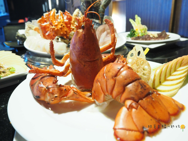 《八田頂級帝王蟹燒烤》千元有找就可以吃到頂級帝王蟹？還有專人桌邊服務？
