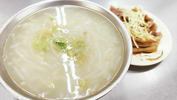 【新店美食】嘉義雞肉飯｜新店評價最高的雞肉飯小吃