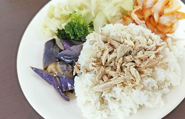 【新店美食】嘉義雞肉飯｜新店評價最高的雞肉飯小吃
