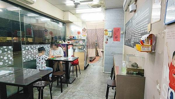 祥發養生蔬菜排骨麵食館｜板橋火車站旁大遠百周邊必吃美食，軟爛好入口的軟骨排骨麵必點