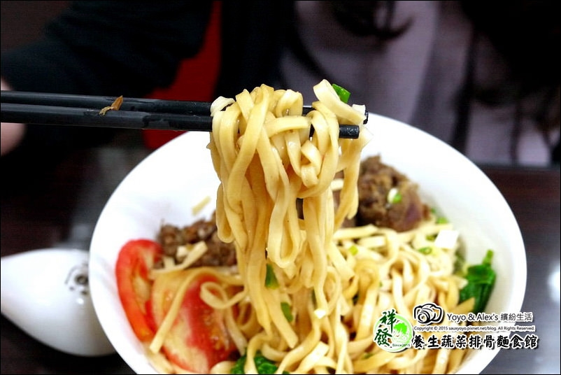 【板橋】祥發養生蔬菜排骨麵食館 ~ 吃起來像半筋半肉牛肉般口感的招牌豬排骨