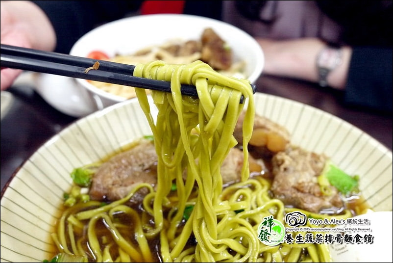 【板橋】祥發養生蔬菜排骨麵食館 ~ 吃起來像半筋半肉牛肉般口感的招牌豬排骨
