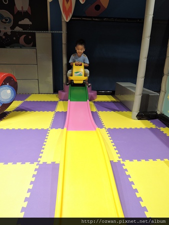 [親子]POPA動畫親子館（台中老虎城旗鑑店）。