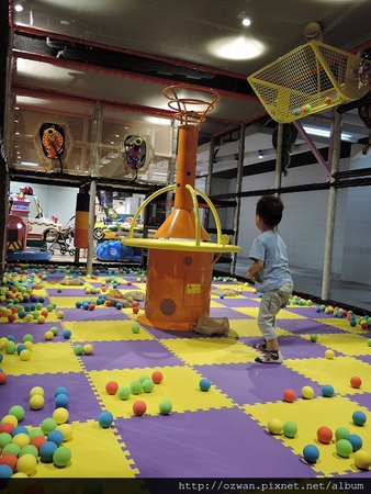 [親子]POPA動畫親子館（台中老虎城旗鑑店）。