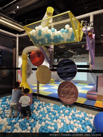 [親子]POPA動畫親子館（台中老虎城旗鑑店）。