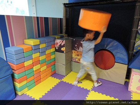 [親子]POPA動畫親子館（台中老虎城旗鑑店）。