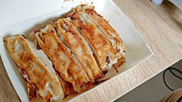 【中和美食】滷肉腳-還沒有到用餐時間就排到店門外的超人氣排隊豬腳飯