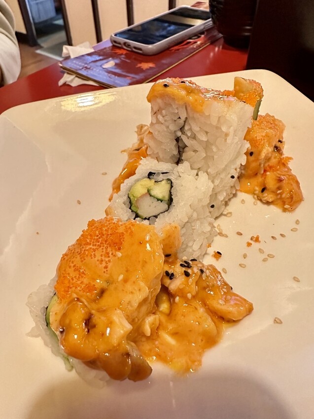 新北。板橋︱板橋車站的平價熱門日式料理有厲害的火山卷好吃CP值高︱八八食堂